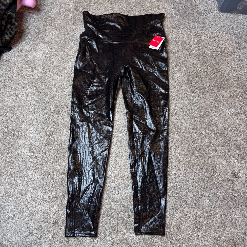 🤩 NWT SPANX Faux Leather Croc Leggings - Picture 2 of 5